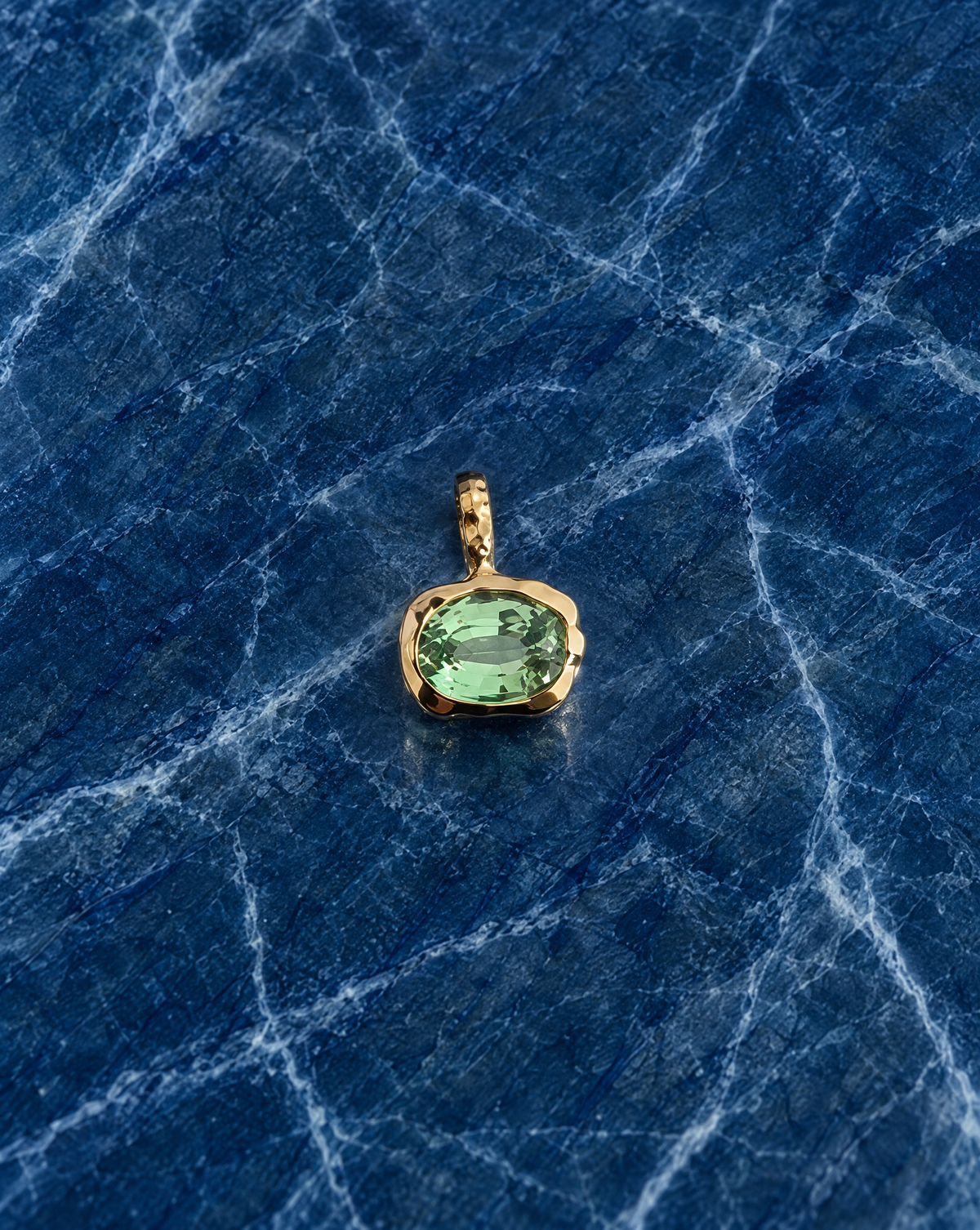 The Cove Pendant 10k - Garnet