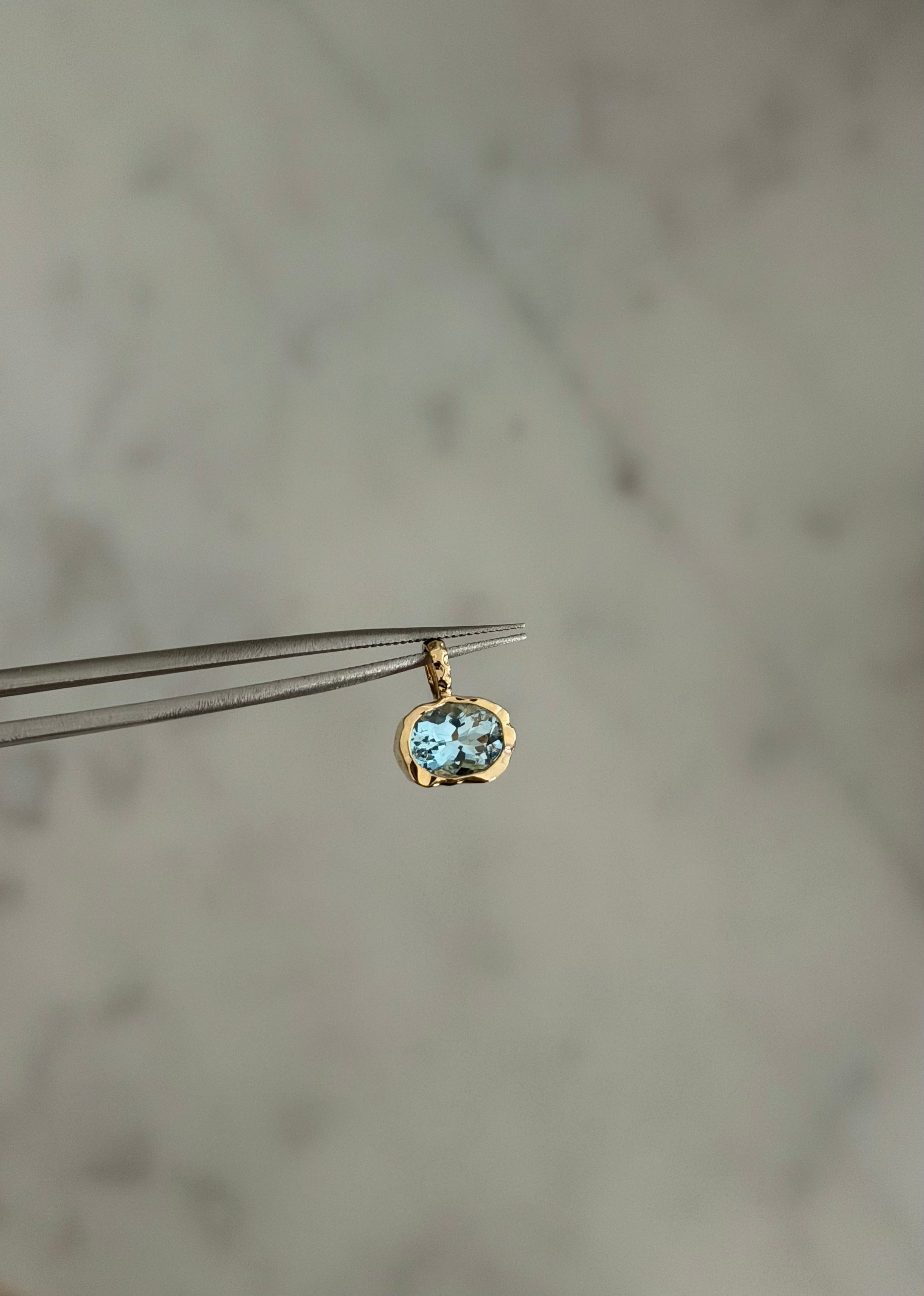 The Cove Pendant 10k - Aquamarine