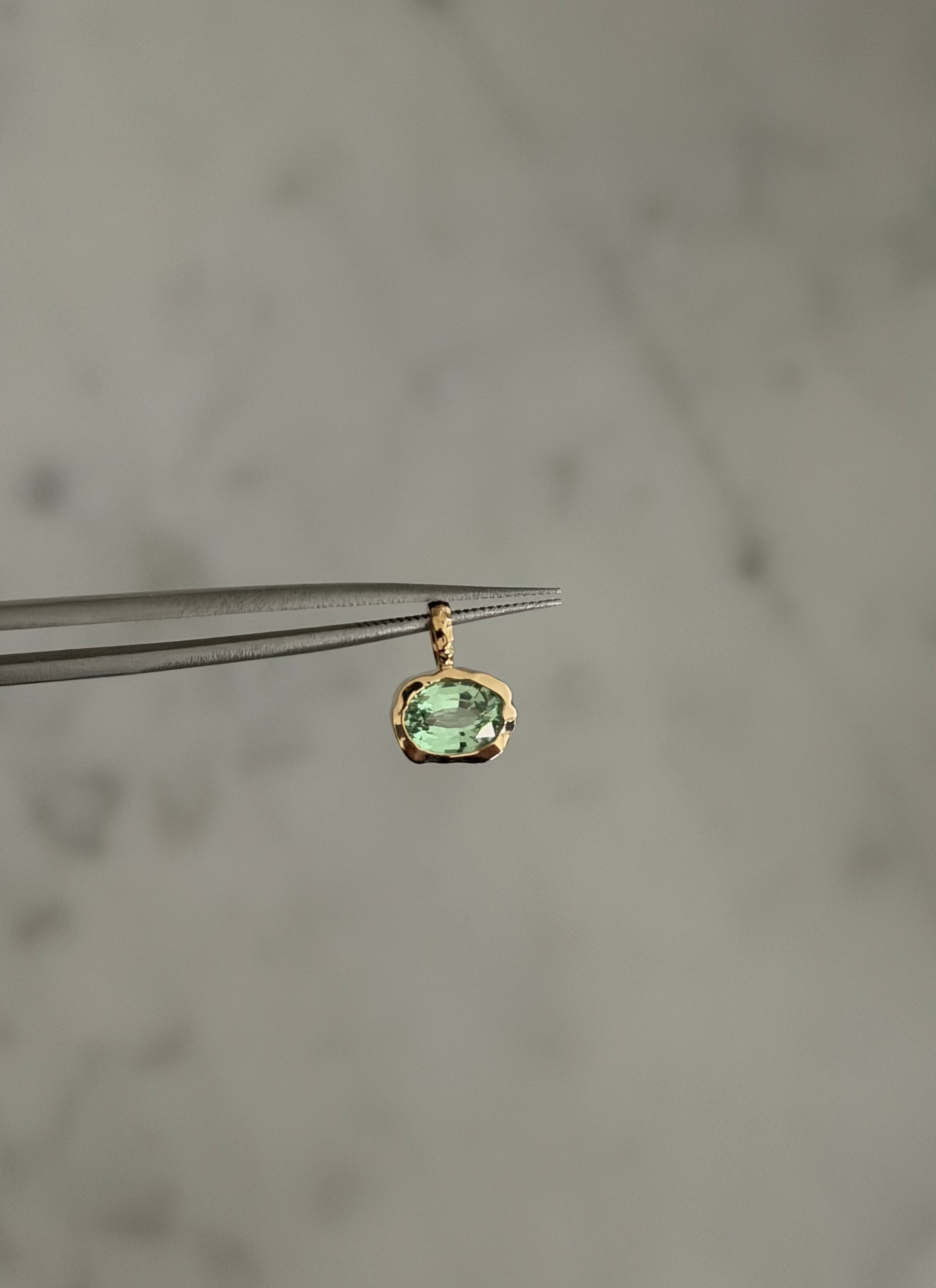 The Cove Pendant 10k - Garnet