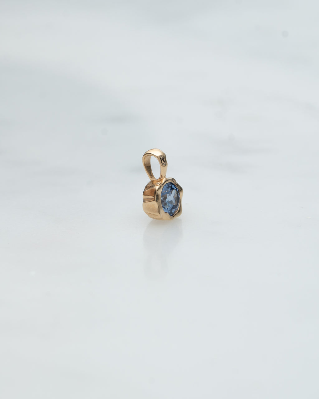 The Cove Pendant 18k - Cornflower Blue