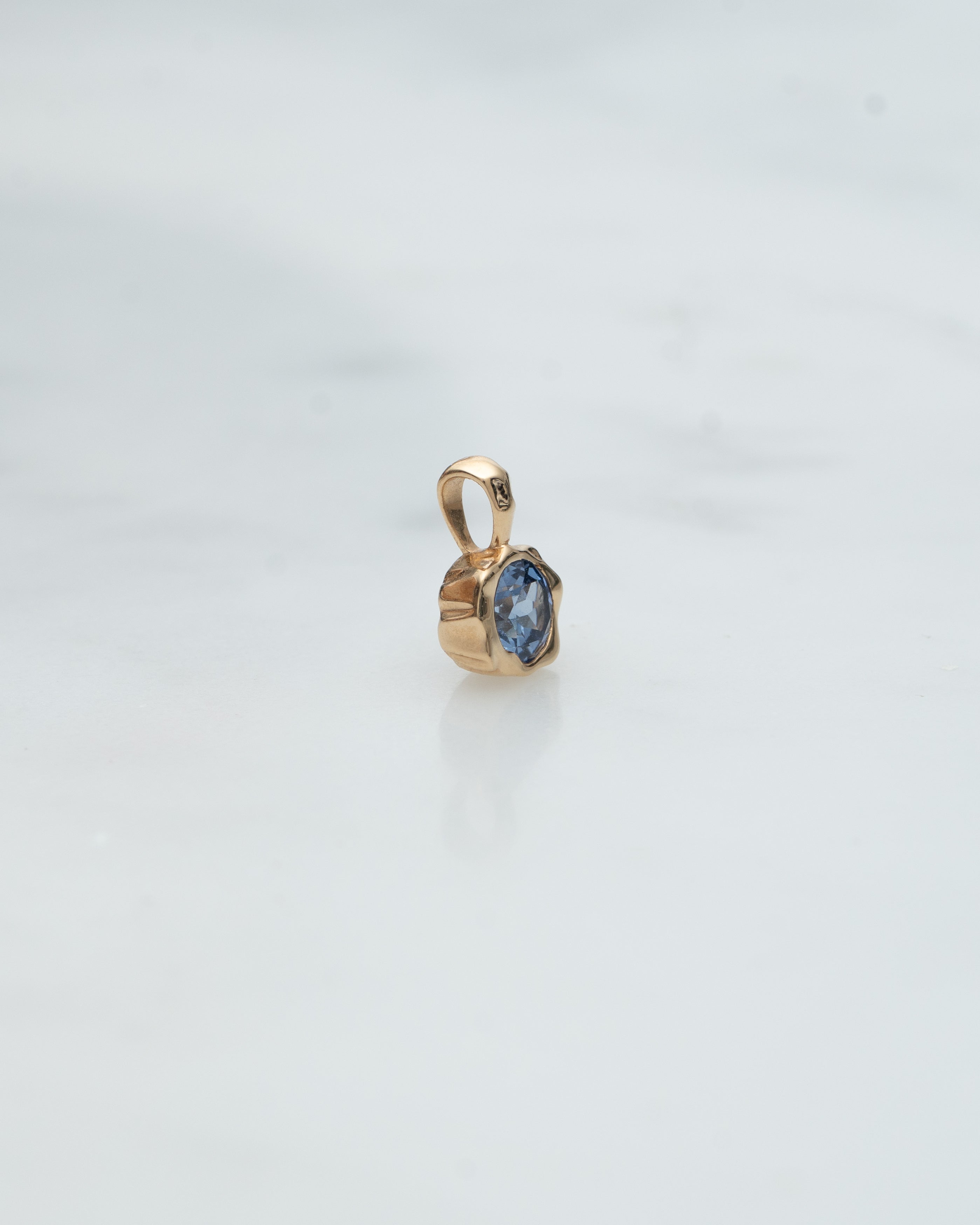 The Cove Pendant 18k - Cornflower Blue