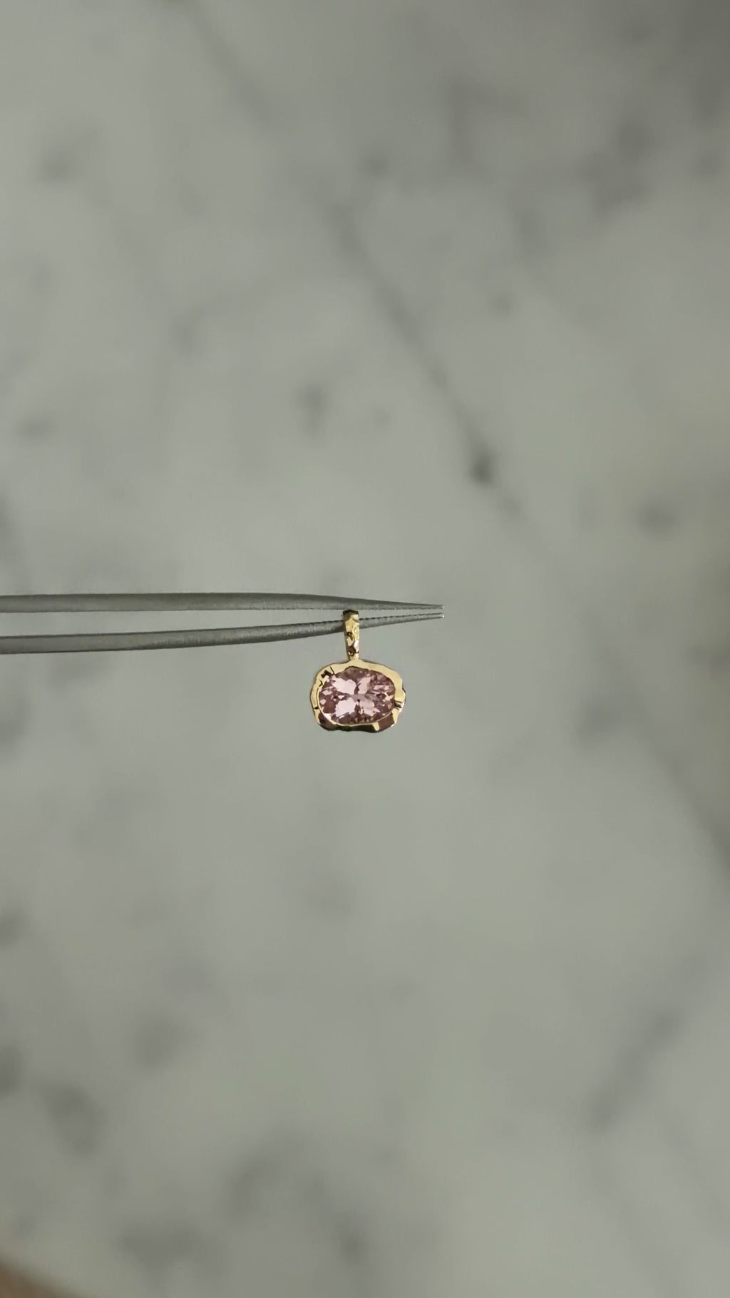 The Cove Pendant 10k - Morganite