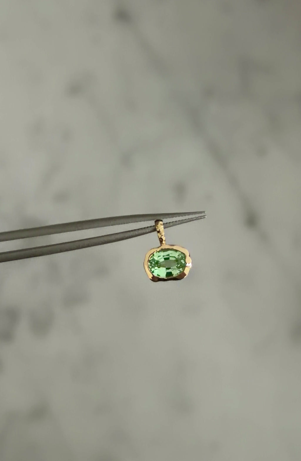 The Cove Pendant 10k - Garnet