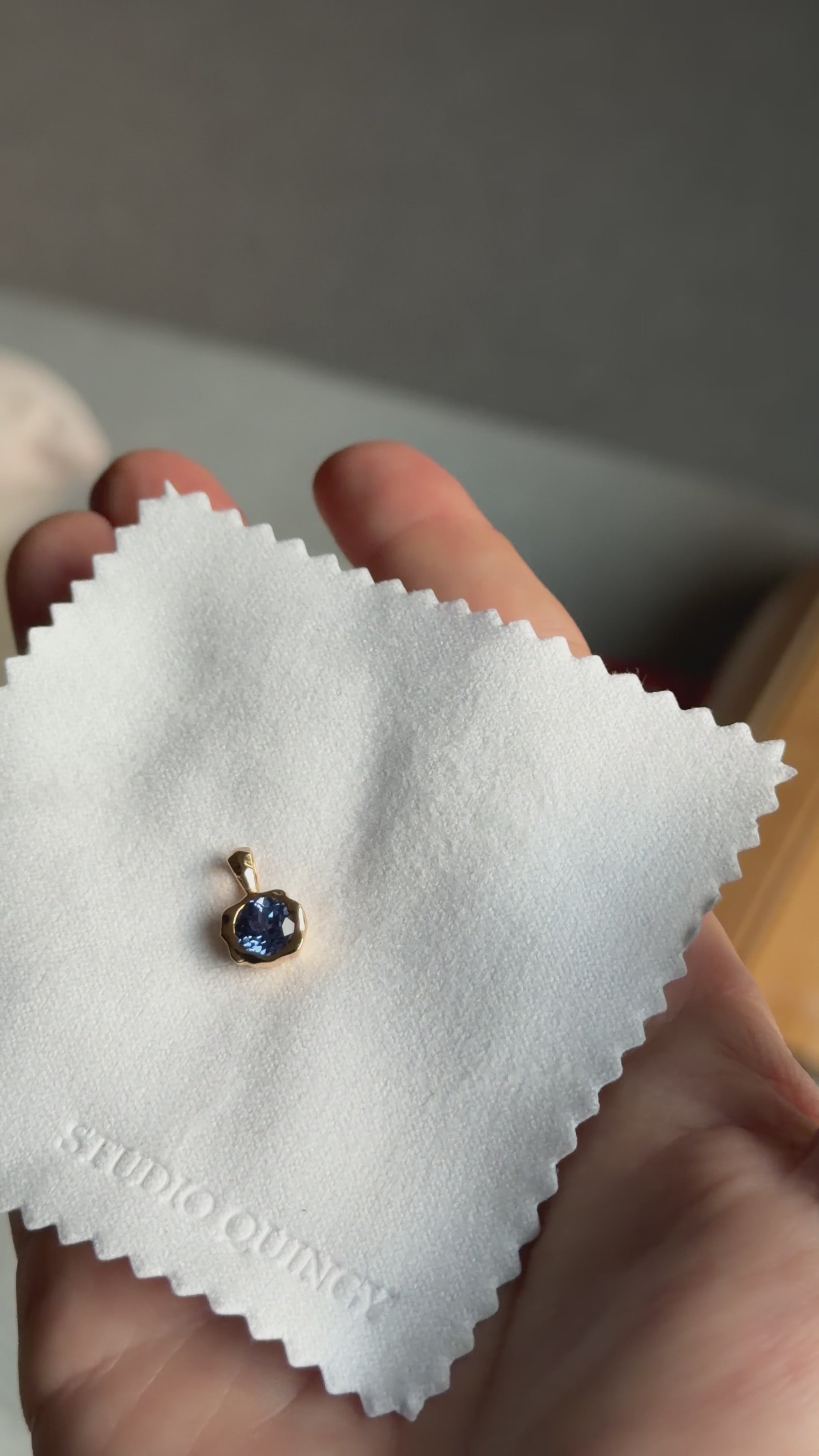 The Cove Pendant 18k - Cornflower Blue